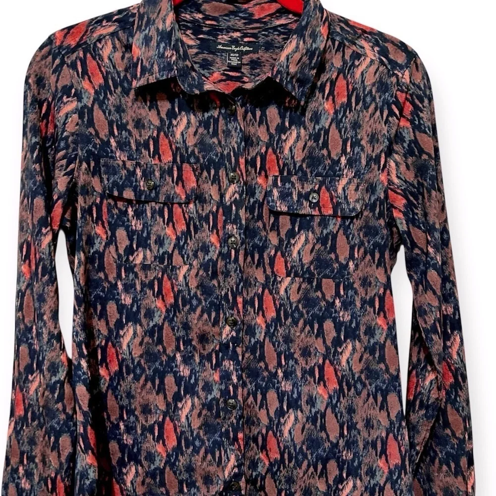 American Eagle Button Down Print Blouse. Size XS - Picture 4 of 7